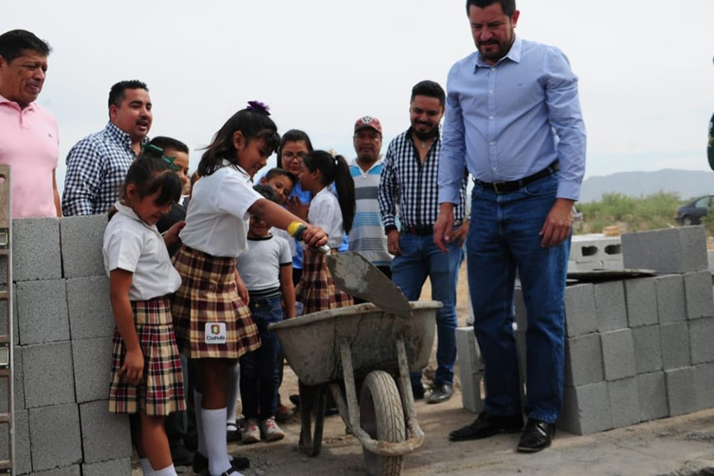 Realizan el arranque de la obra de construcción de una barda perimetral en la escuela primaria Alfredo G. Basurto del ejido Benavides del municipio de Matamoros.