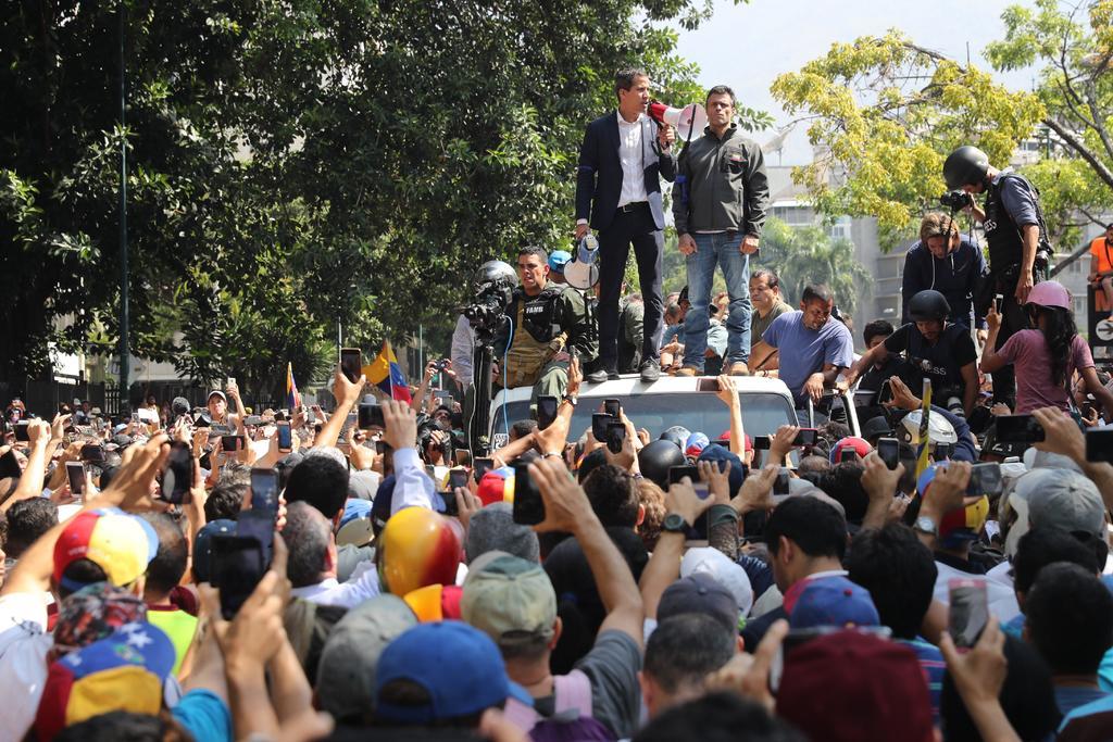 El pasado 30 de abril, Juan Guaidó, presidente de la Asamblea Nacional, se levantó junto a un grupo de militares contra el Gobierno de NicolásMaduro. Se hizo acompañar del activista Leopoldo López. (EFE)