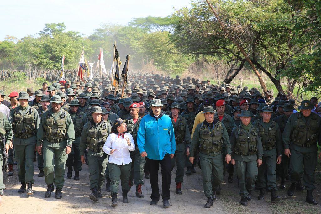 El presidente de Venezuela,NicolásMaduro, encabezó la denominada “marcha de la lealtad militar”, donde exhibió el apoyo de los elementos castrenses ante el alzamiento opositor de Juan Guaidó. (EFE)