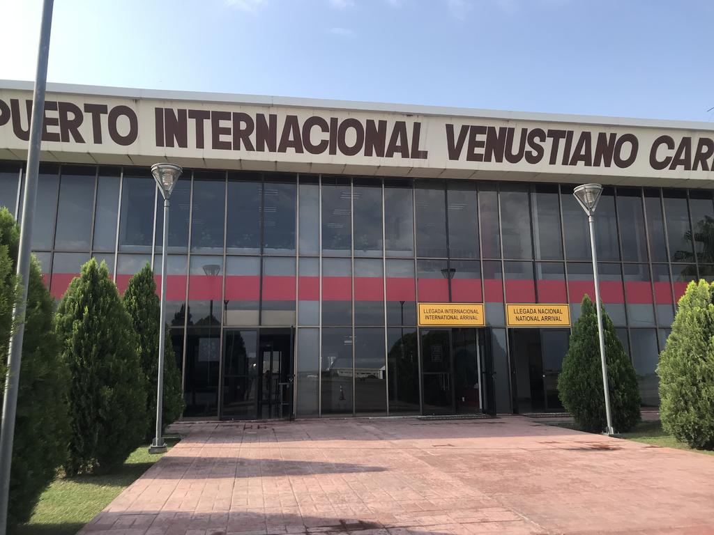 En el aeropuerto internacional de Monclova las autoridades mantienen hermetismo, confirman que sí hubo contacto con la nave extraviada, pero rechazan informar el contenido de este contacto. (ARCHIVO)
