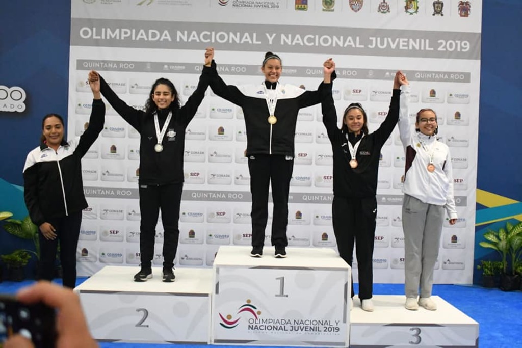 En lo más alto del podium se colocó la competidora de la Comarca, quien venció a todas sus rivales frente al Caribe Mexicano. (ESPECIAL)