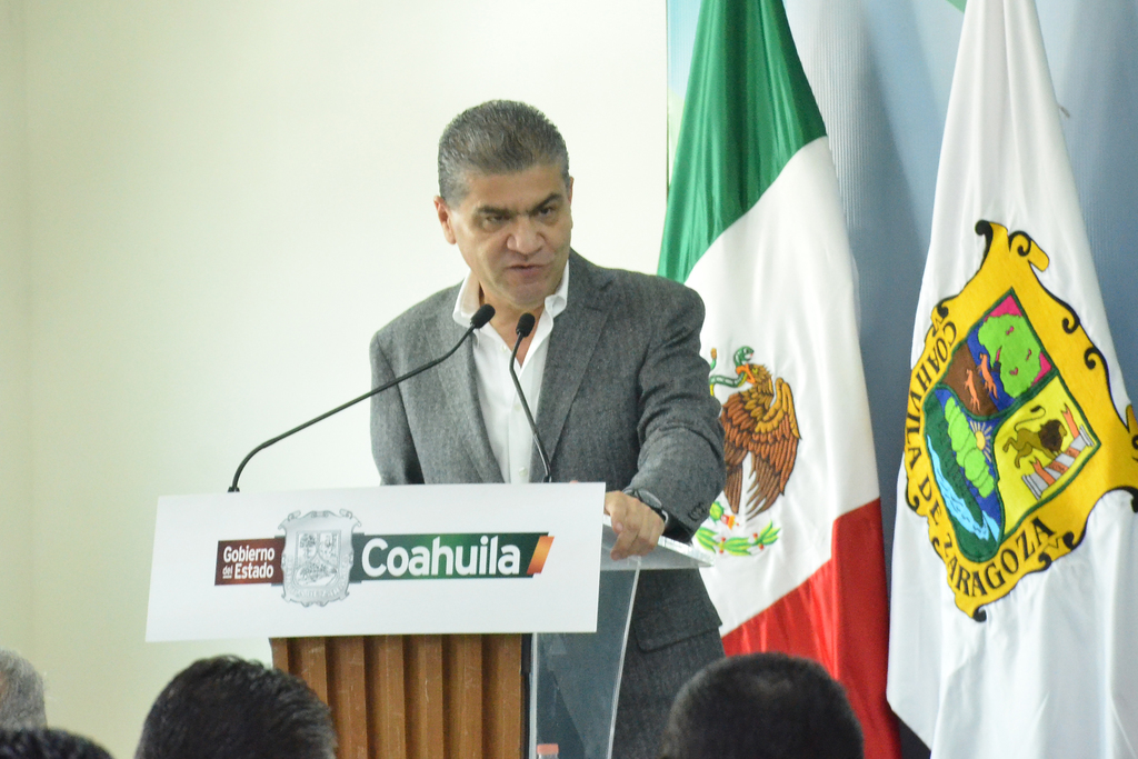 Pese a los abucheos, Miguel Ángel Riquelme Solís dice que se fue ganando al público asistente. (FERNANDO COMPEÁN)