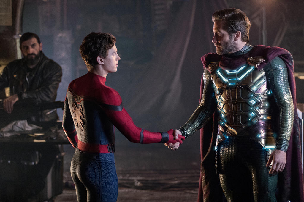 Nuevas alianzas. Quentin Beck (Jake Gyllenhaal), mejor conocido como Mysterio, conoce a el Hombre Araña en la nueva cinta. (ESPECIAL)