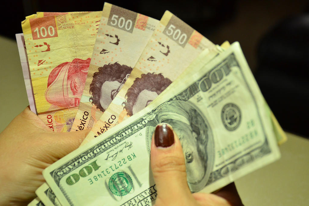 Dólar avanza 12 centavos; se vende hasta en 19.44 pesos