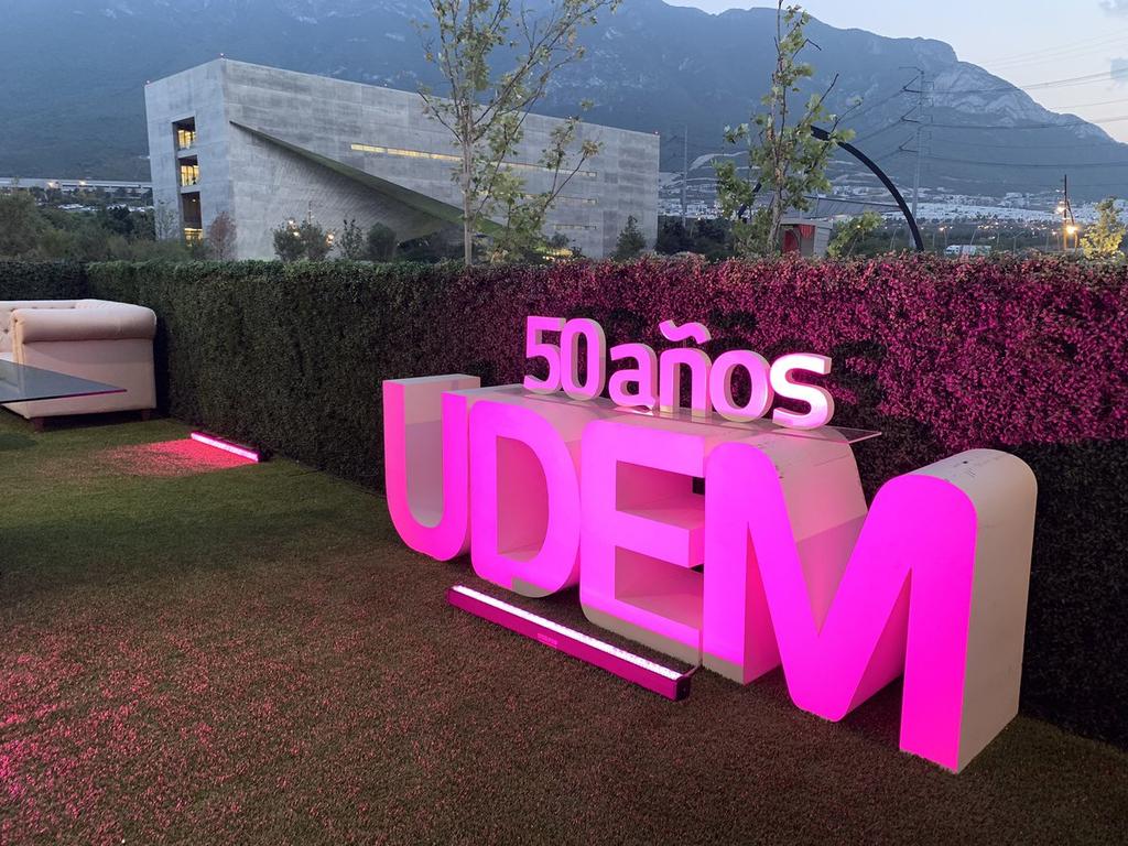 La Escuela de Negocios de la Universidad de Monterrey (UDEM) se ubica en la segunda posición en México y en el primer lugar de la categoría 4 Palmas, como “Escuela con influencia significativa internacional”, de acuerdo a la clasificción de EdUniversal, con sede en Francia. (TWITTER)