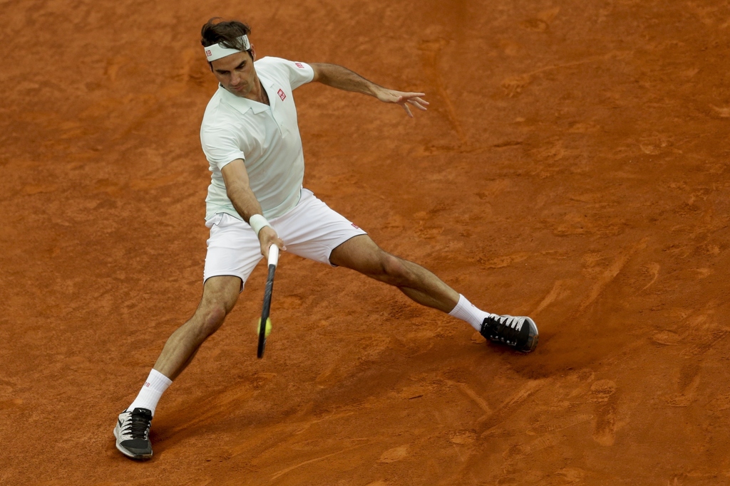 Tras una ausencia de 4 años, Roger Federer volvió al Abierto de Madrid y venció 6-2, 6-3 a Richard Gasquet. (AP)