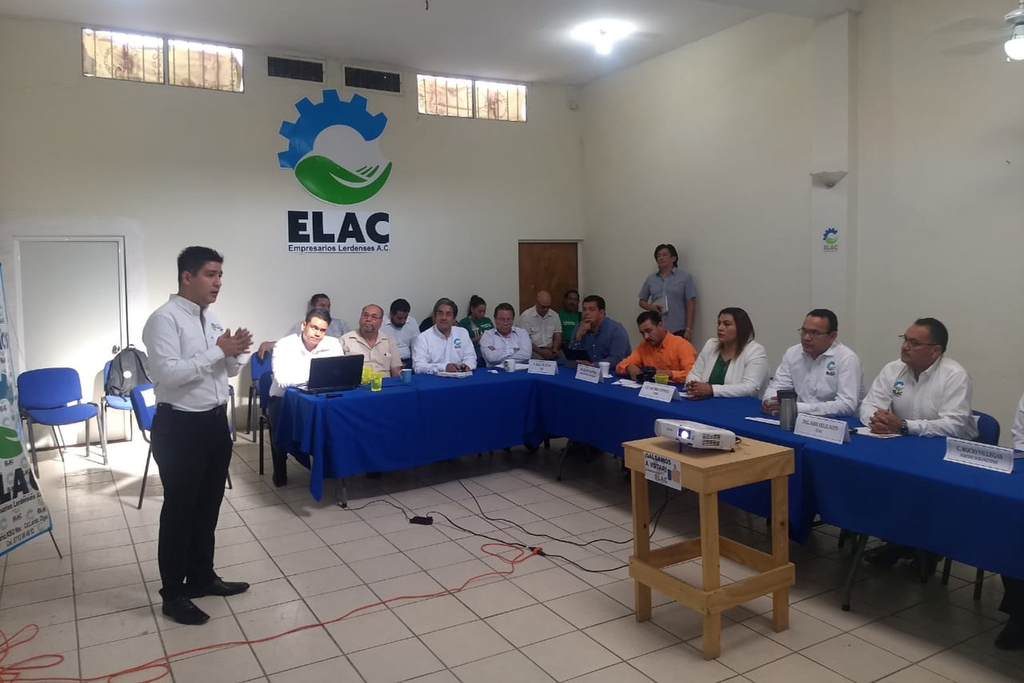 El presidente de Empresarios Lerdenses A.C. (Elac), José Félix Soto Silva, dió la bienvenida a todos. (EL SIGLO DE TORREÓN)