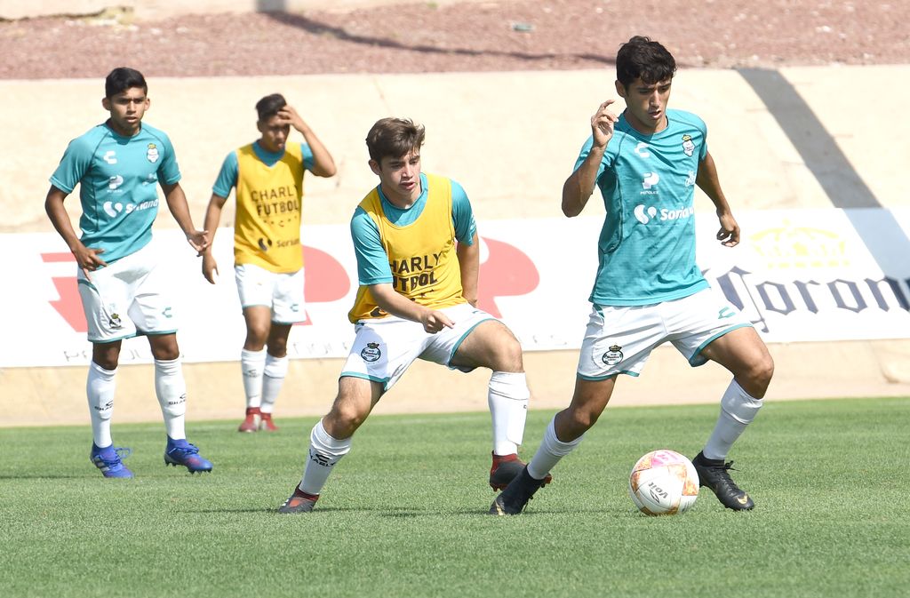 Los juveniles Albiverdes buscarán la trascendencia en la Liga MX; Santos Sub-17 tendrá un duro enfrentamiento con el América, mientras que la Sub-20 se las verá con los Diablos del Toluca en cuartos de final. (JESÚS GALINDO)