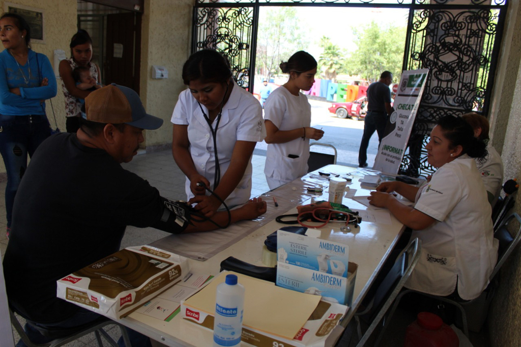 Instalan módulo de revisión médica en la Presidencia Municipal de San Pedro para brindar el servicio sin costo a la población.
