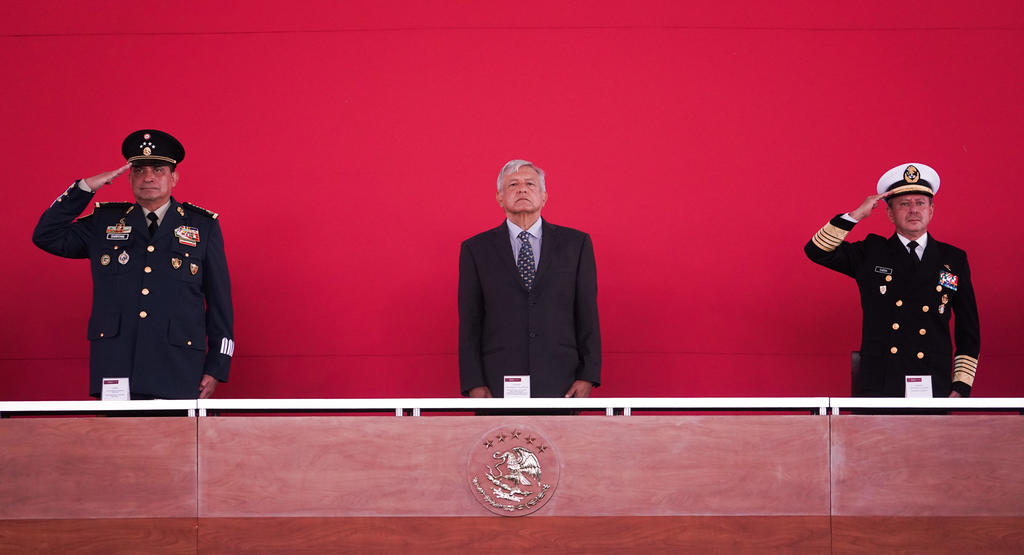 Ante la polémica en redes sociales de que en algunos eventos oficiales el presidente Andrés Manuel López Obrador no canta el Himno Nacional el titular del Ejecutivo aseguró que a partir de ahora 'a cantar el Himno todos'. (ARCHIVO)