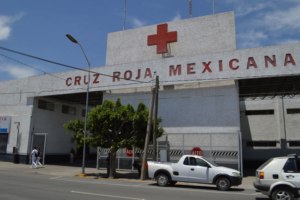 Buscan que municipio pueda aportar al menos 90 mil pesos de forma mensual a la operación de la Cruz Roja Torreón. (ROBERTO ITURRIAGA)
