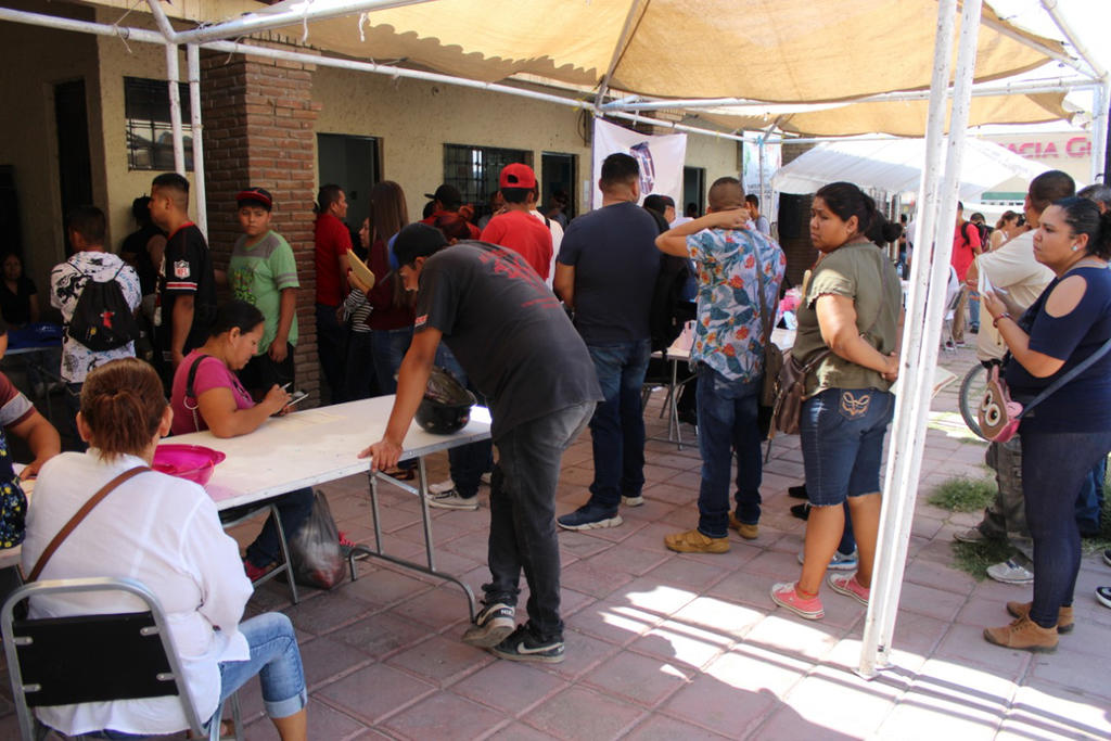 Se llevó a cabo la Jornada de Reclutamiento por parte del Ayuntamiento de San Pedro a través de la Dirección de Desarrollo Económico y Agropecuario, con una asistencia de más de 300 personas. (EL SIGLO DE TORREÓN)