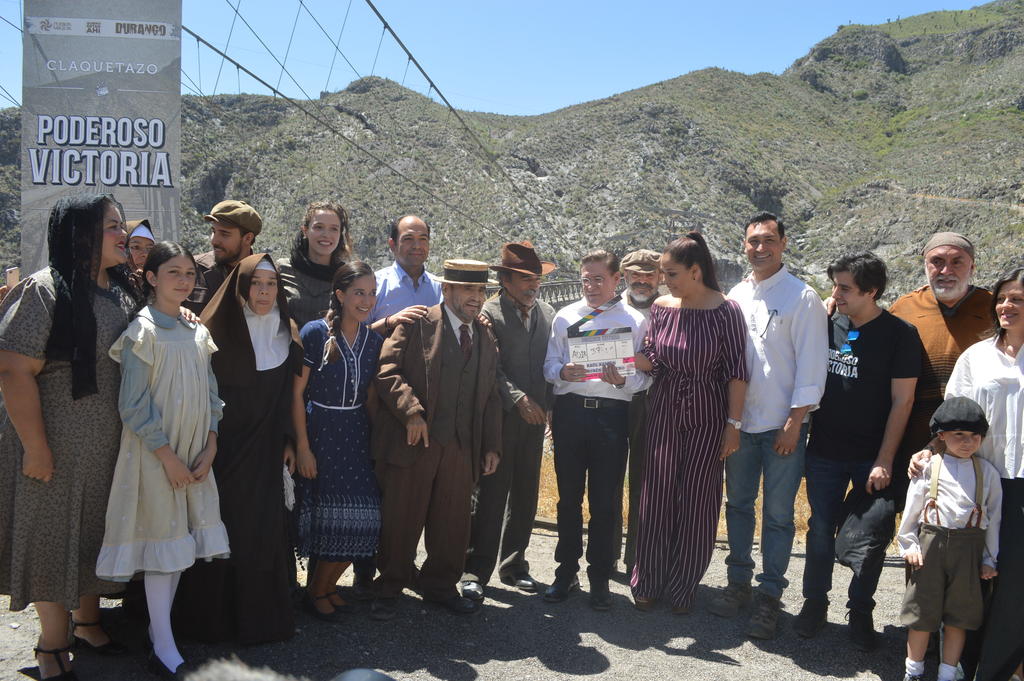 Recibieron el reconocimiento especial por parte del gobernador de Durango, José R. Aispuro Torres. (EL SIGLO DE TORREÓN)