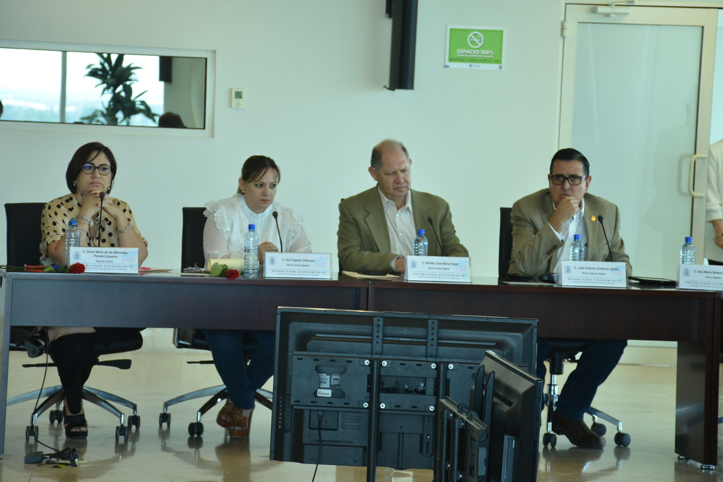 En sesión de Cabildo del Ayuntamiento de Torreón hubo algunas inquietudes de la fracción del PRI y de la bancada de Morena. (FERNANDO COMPEÁN)