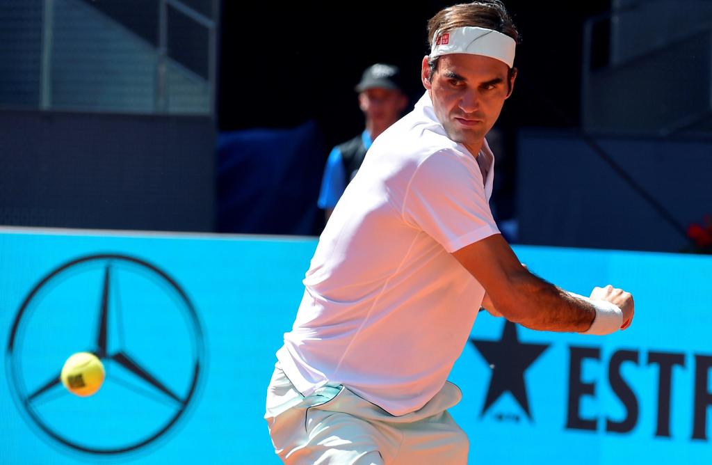 Sufre Roger Federer, pero avanza en Abierto de Madrid