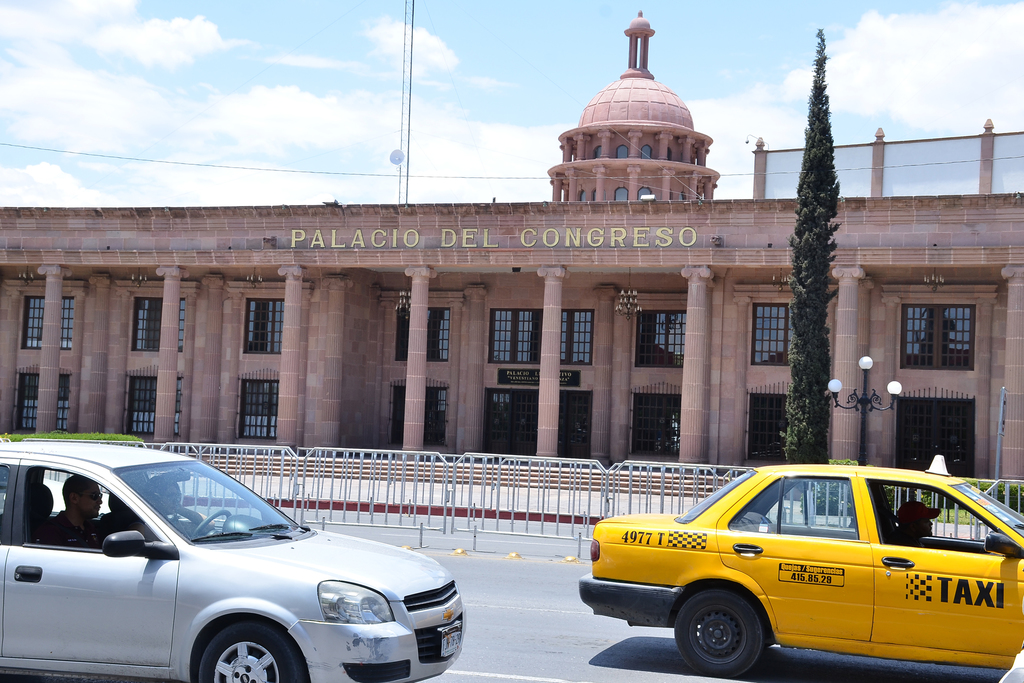 Durante la sesión del Congreso Local, la diputada priista, Azucena Ramos solicitó a las autoridades que investigaran posibles actos de corrupción en el Ayuntamiento de Torreón. (EL SIGLO DE TORREÓN)