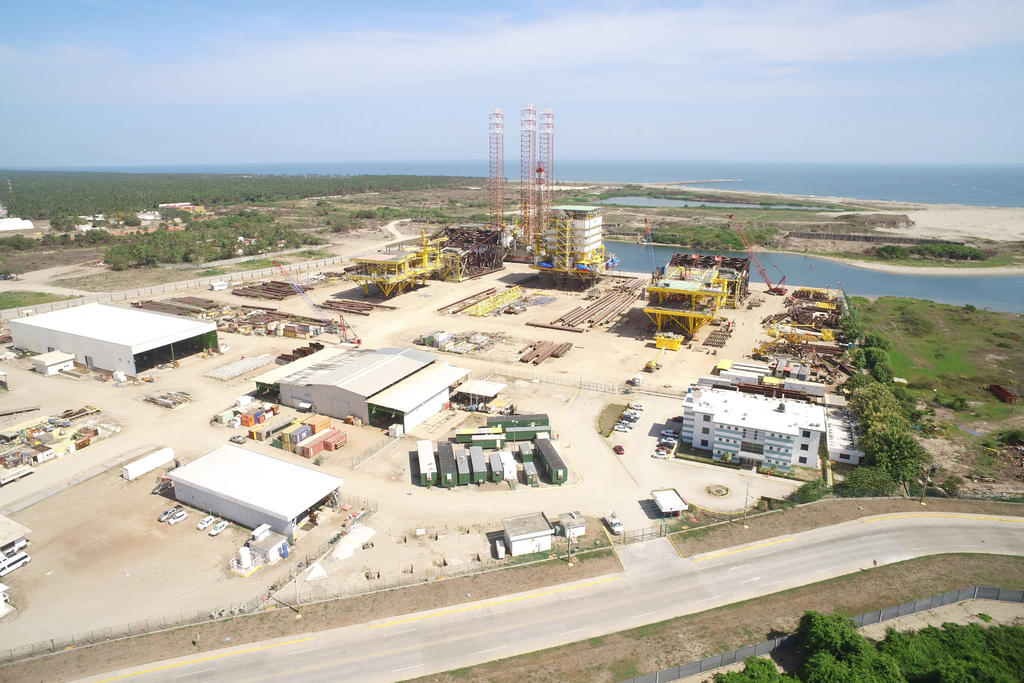 El grupo financiero Citibanamex estimó que una refinería como la planeada en Dos Bocas, para producir 400 mil barriles diarios procesando crudo pesado, costaría alrededor de 12 mil millones de dólares y tendría un tiempo de construcción de ocho años. (ARCHIVO)