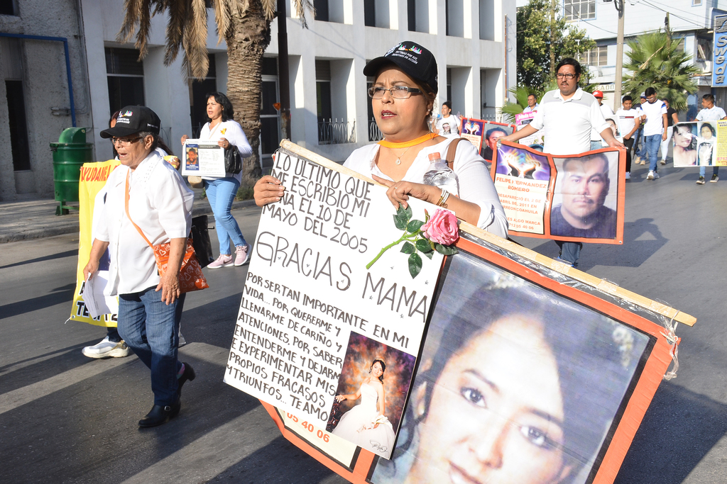 Madres de personas desaparecidas marcharon en calles de la zona Centro de Torreón.