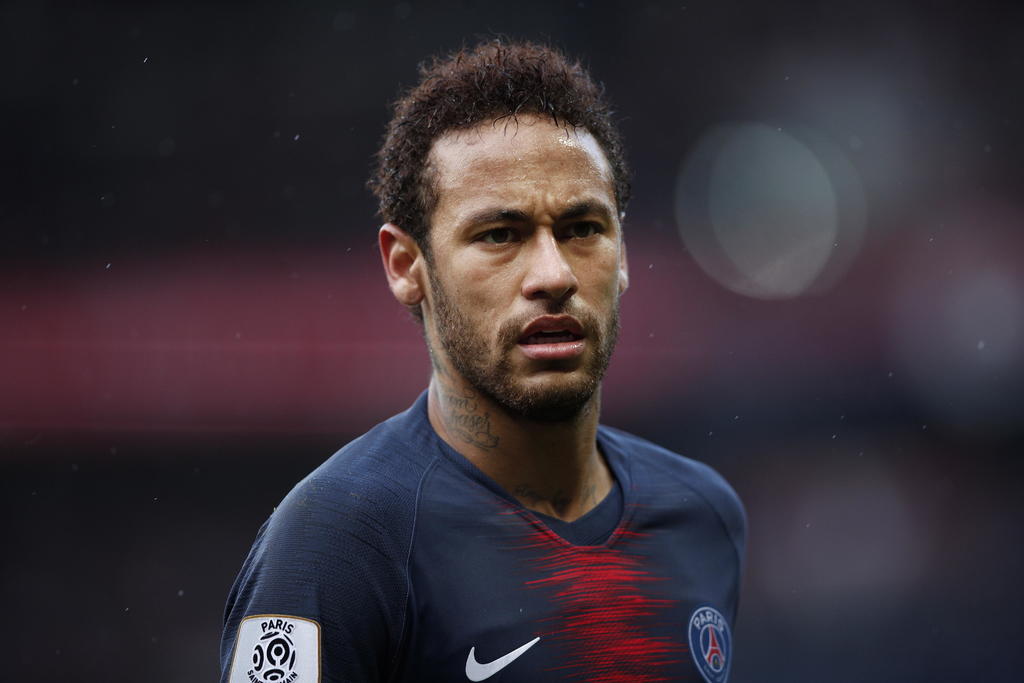 Tras perder la final de la Copa de Francia, Neymar discutió con un aficionado que se burlaba de él.