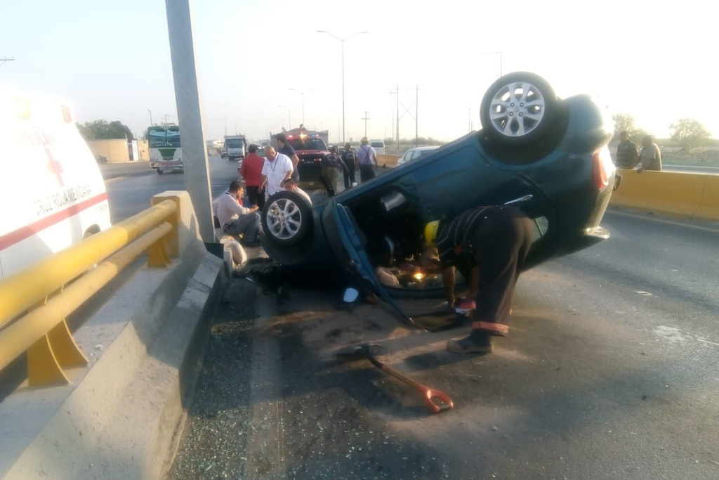 El accidente ocurrió sobre la carretera a Mieleras, justo antes de subir el puente del bulevar Laguna Sur en la ciudad de Torreón.