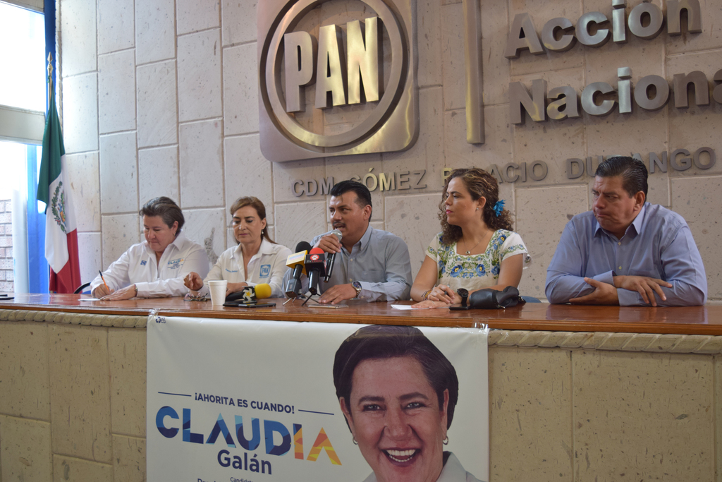 Dirigentes del PAN respaldan a los candidatos a alcaldía.