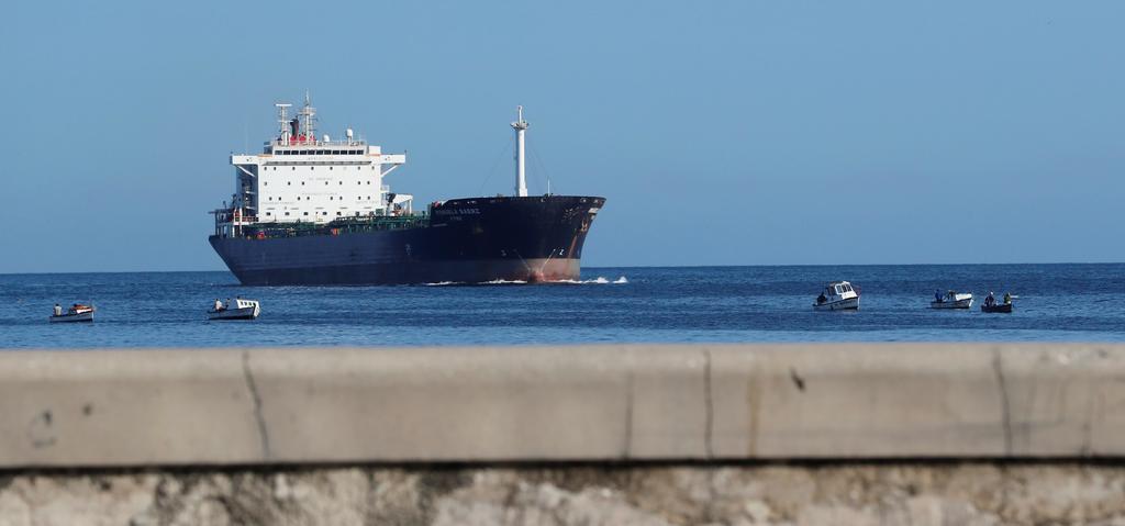 EUA impuso sanciones contra dos compañías y dos buques petroleros para coartar el transporte de crudo de Venezuela a Cuba.