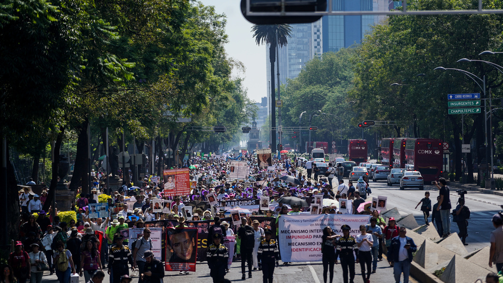 Cerca de 70 colectivos de 16 estados de México se congregaron en la capital, donde exigieron justicia por los desaparecidos.