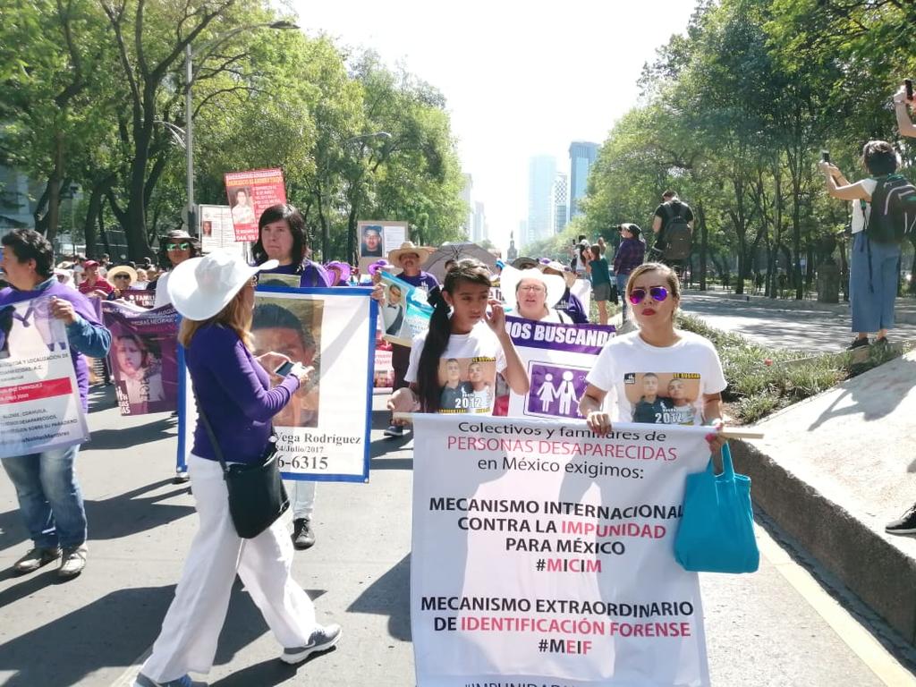 Cientos de madres de familias de diferentes entidades del país realizaron esta marcha en la capital del país. (EL SIGLO COAHUILA)