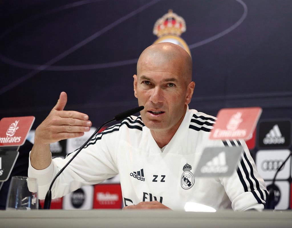 Zinedine Zidane, defendió al entrenador de su gran rival, el Barcelona, por las críticas que está recibiendo Ernesto Valverde. (EFE)