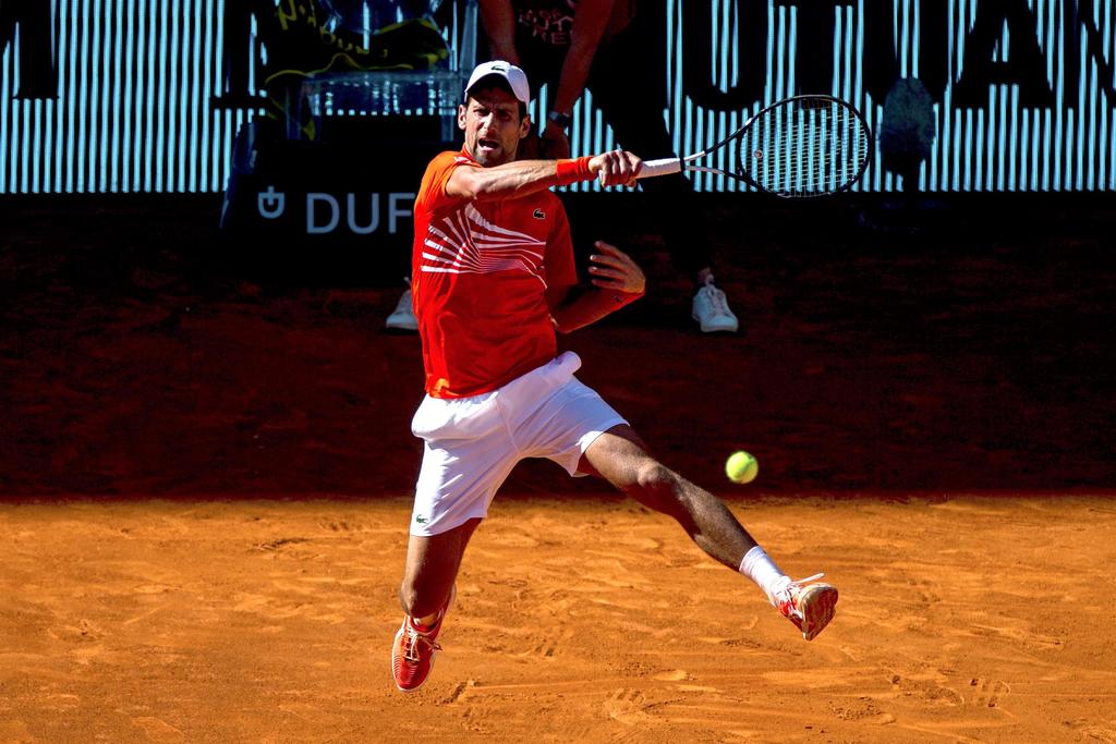 En un partido muy disputado, Novak Djokovic derrotó 7-6, 7-6 a Dominic Thiem, en un duelo que duró 2 horas y 22 minutos.