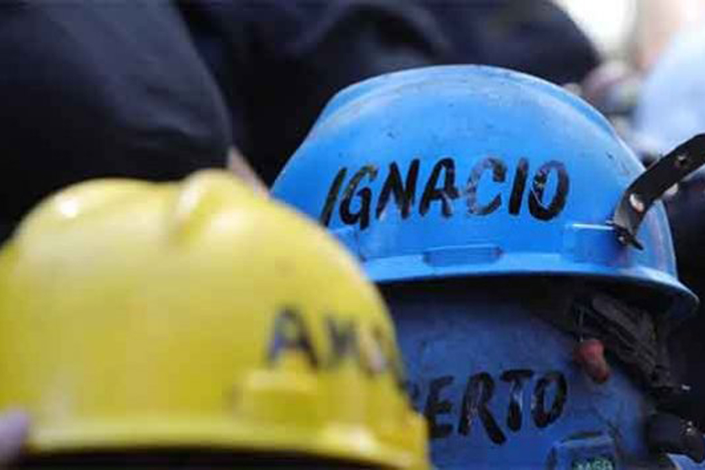 La empresa propietaria de la mina de carbón, Grupo México, se ofreció a colaborar con el rescate, sin embargo el Gobierno Federal determinó que no será así. (EL SIGLO DE TORREÓN)