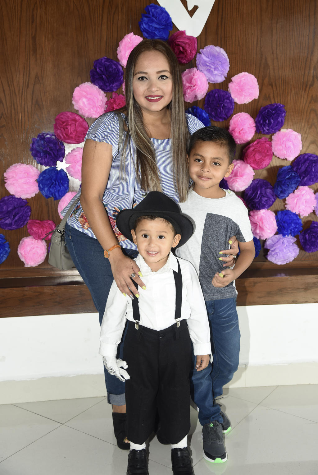 Yazmín Reyes con sus hijos Daniel y Santiago.