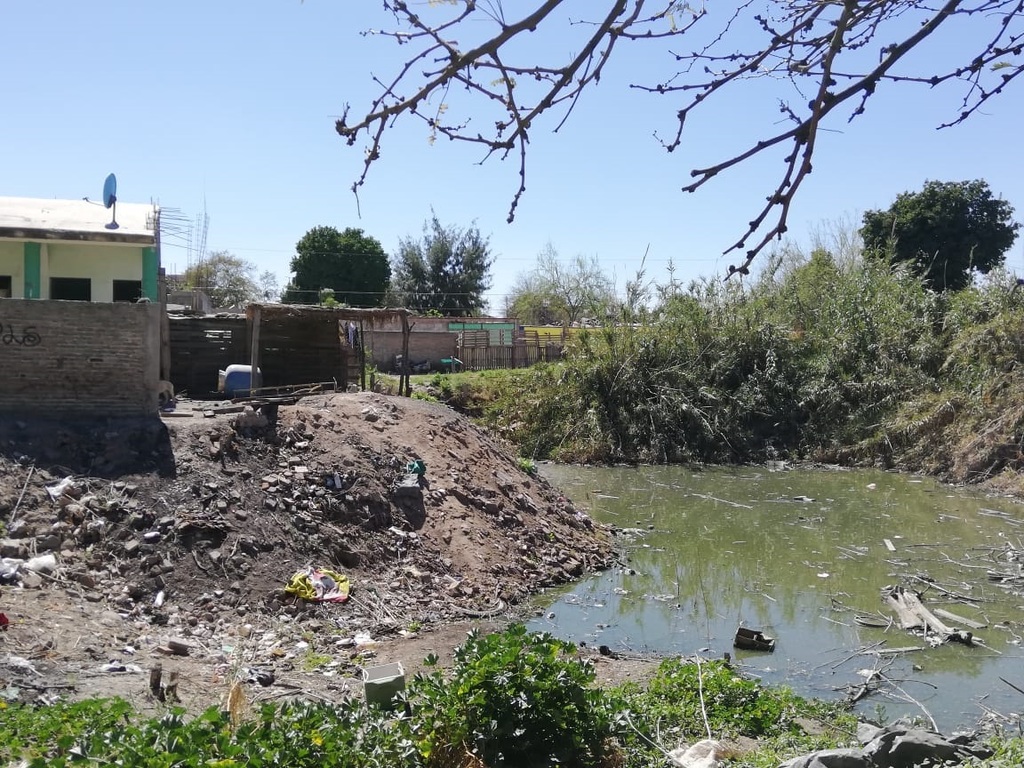 Vecinos de la colonia Vegas de Marrufo piden a Simas atención inmediata a problemática de aguas negras que hay en ese sector. (EL SIGLO DE TORREÓN)