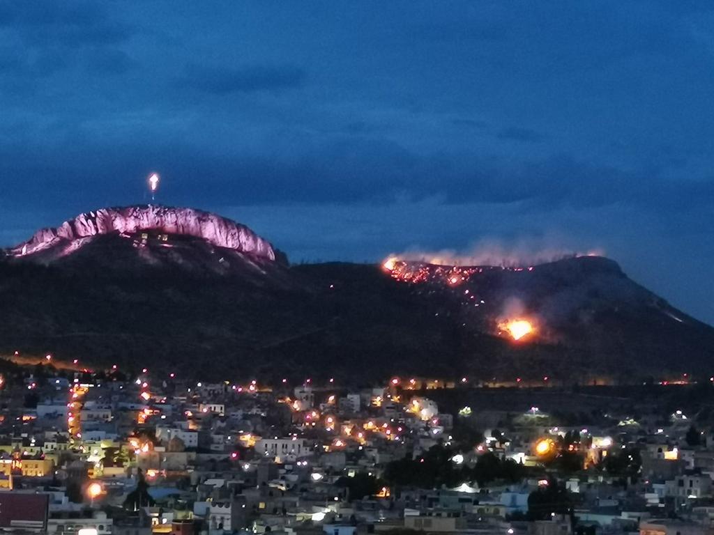 En lo que va del año, en Zacatecas se han registrado 605 incendios de pastizales y forestales en 40 municipios que han dejado una afectación ocho mil 288 hectáreas, informó Juan Antonio Caldera Alaniz, director estatal de Protección Civil. (TWITTER)