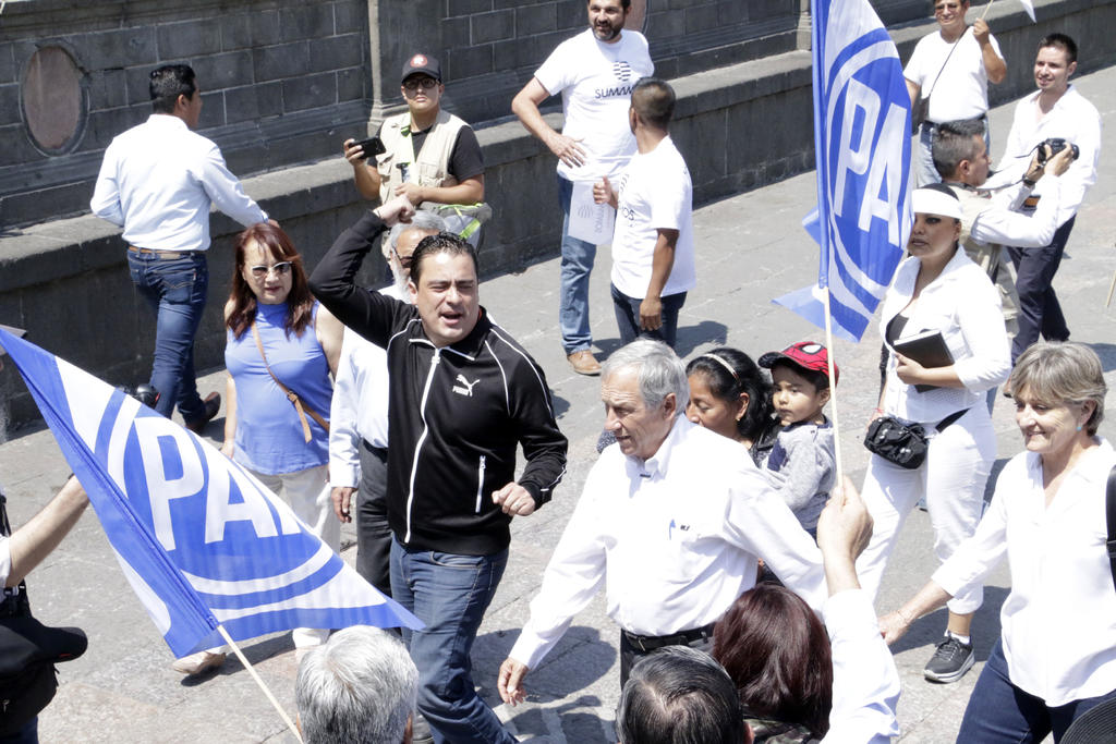 EL UNIVERSAL publicó este martes que el candidato de la coalición PAN-PRD-MC al gobierno de Puebla fue denunciado ante la Fiscalía General de la República (FGR) por el académico de la BUAP, Álvaro Ramírez Rivera, por presunto peculado y defraudación fiscal. (ARCHIVO)