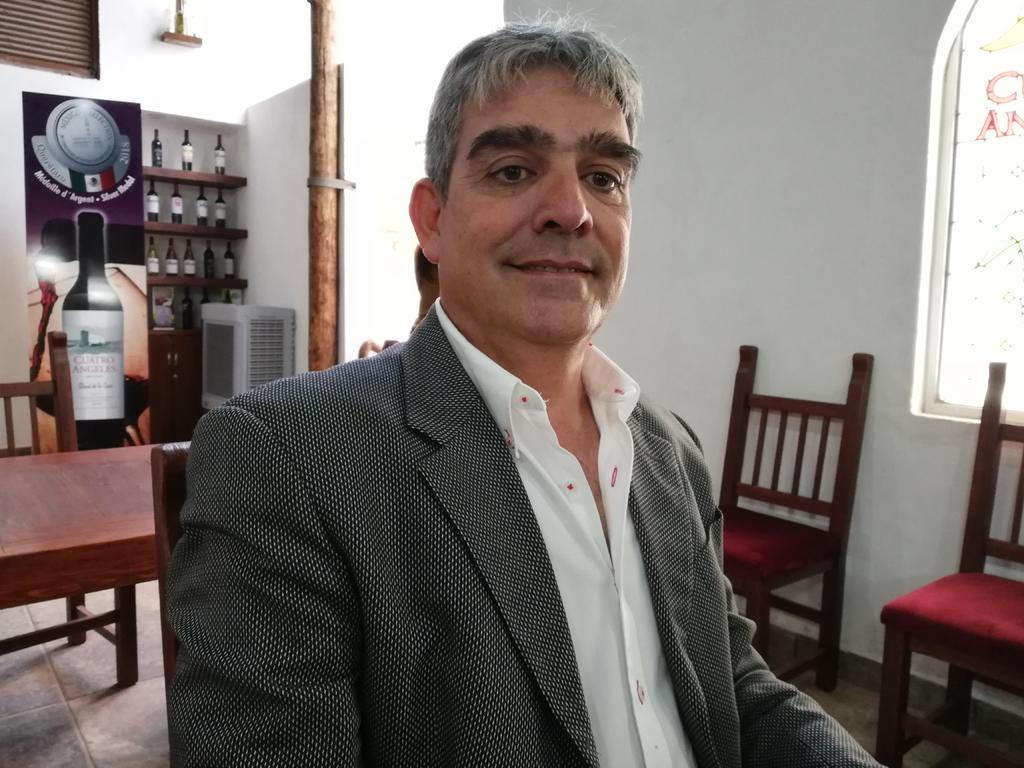 Ángel Morales, director de Vinícola Cuatro Ángeles, dijo que han sentido un poco lento el año, sintiendo una contracción dentro del mercado regional. (EL SIGLO DE TORREÓN)
