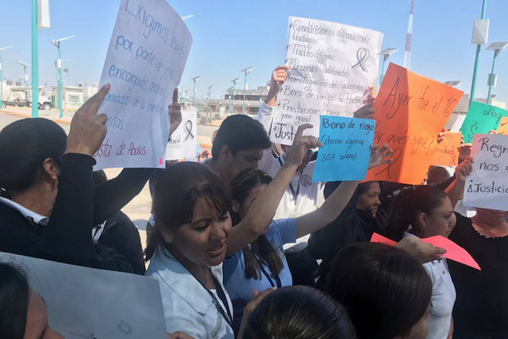 Protestan empleados del Cefereso de Gómez Palacio