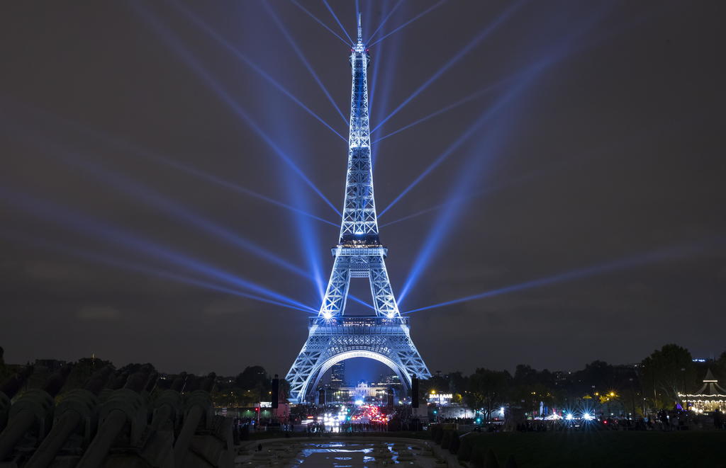  París celebrará el cumpleaños de la Torre Eiffel con un espectáculo de rayos láser. (ARCHIVO)