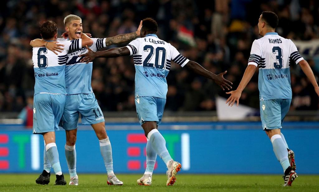 Lazio vence al Atalanta y alza la Copa italiana