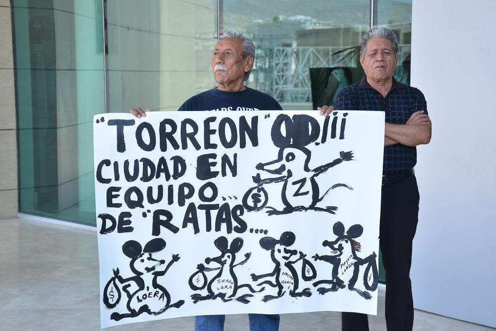 Protestan contra 'desastre financiero' en municipio de Torreón