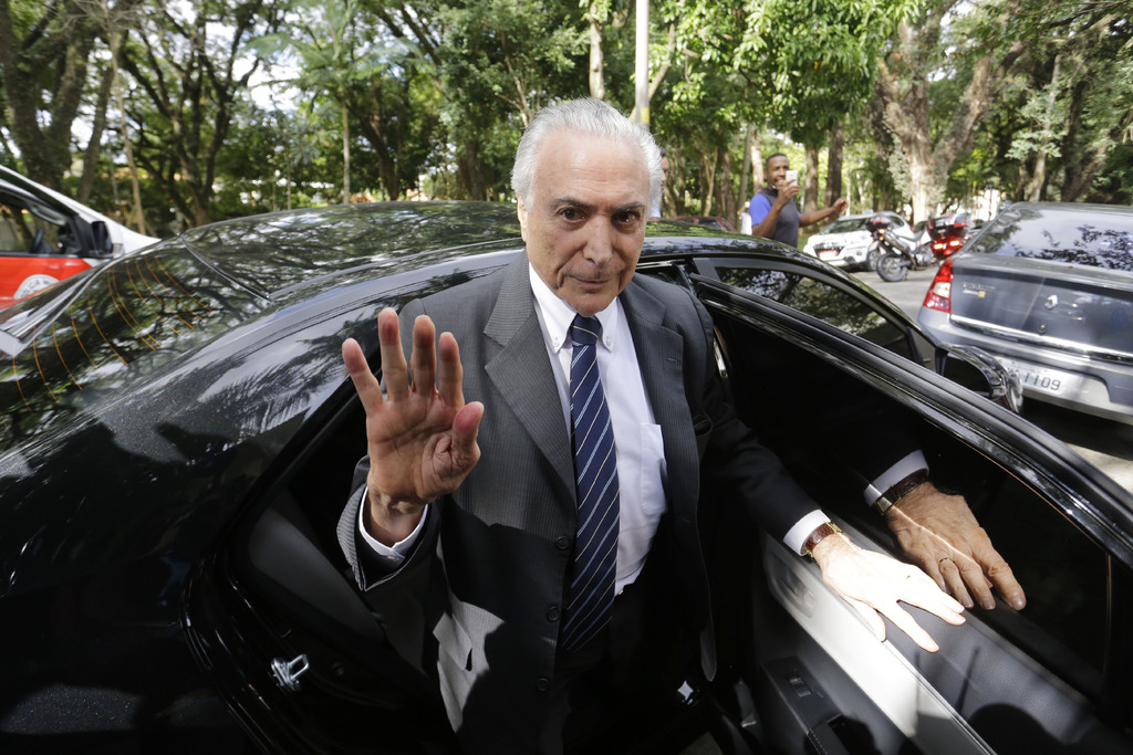 El expresidente brasileñoMichel Temer salió el miércoles del cuartel policial donde llevaba detenido desde el 9 de mayo. (AP)