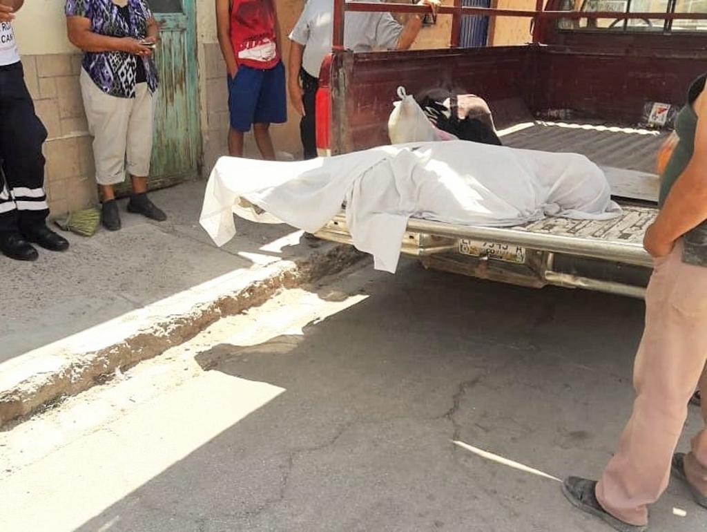 Muere hombre en la caja de una camioneta en Torreón