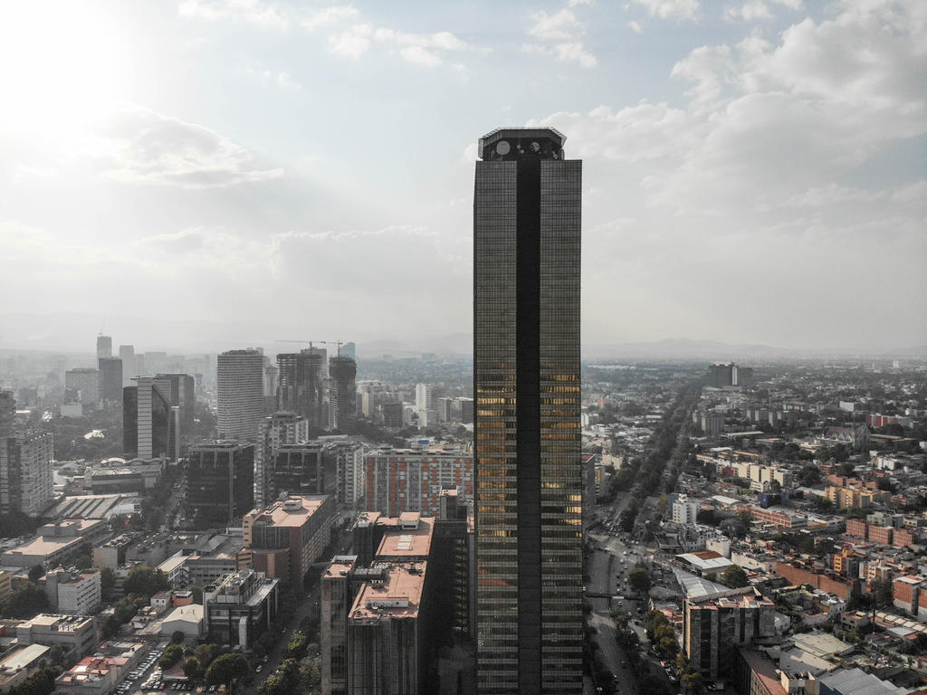 Al mantener por tercera vez consecutiva la tasa de referencia en 8.25%, Banco de México (Banxico) advirtió que persisten riesgos para la inflación ante la incertidumbre entorno a Petróleos Mexicanos (Pemex) y la economía en general. (ARCHIVO)