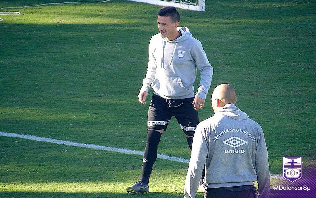 Brian Lozano aprovechó su período vacacional para entrenar con su primer equipo en Uruguay. (ESPECIAL)