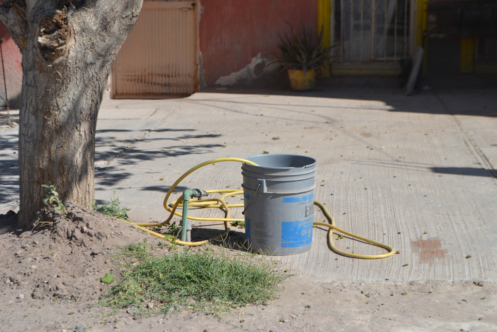 Habitantes de algunas colonias de Francisco I. Madero aseguran que se ha incrementado la problemática de la escasez de agua en los últimos días, en todo el municipio. (EL SIGLO DE TORREÓN) 