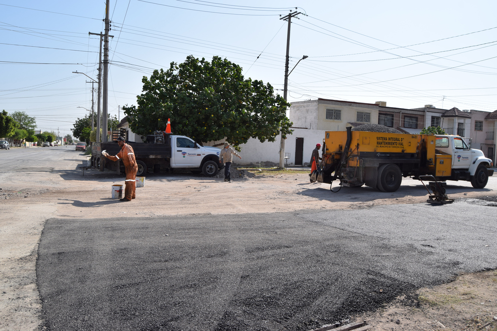 El miércoles, cuadrillas de trabajadores del municipio iniciaron la mejora de las calles en la colonia Ampliación Las Julietas. (MARY VÁZQUEZ)