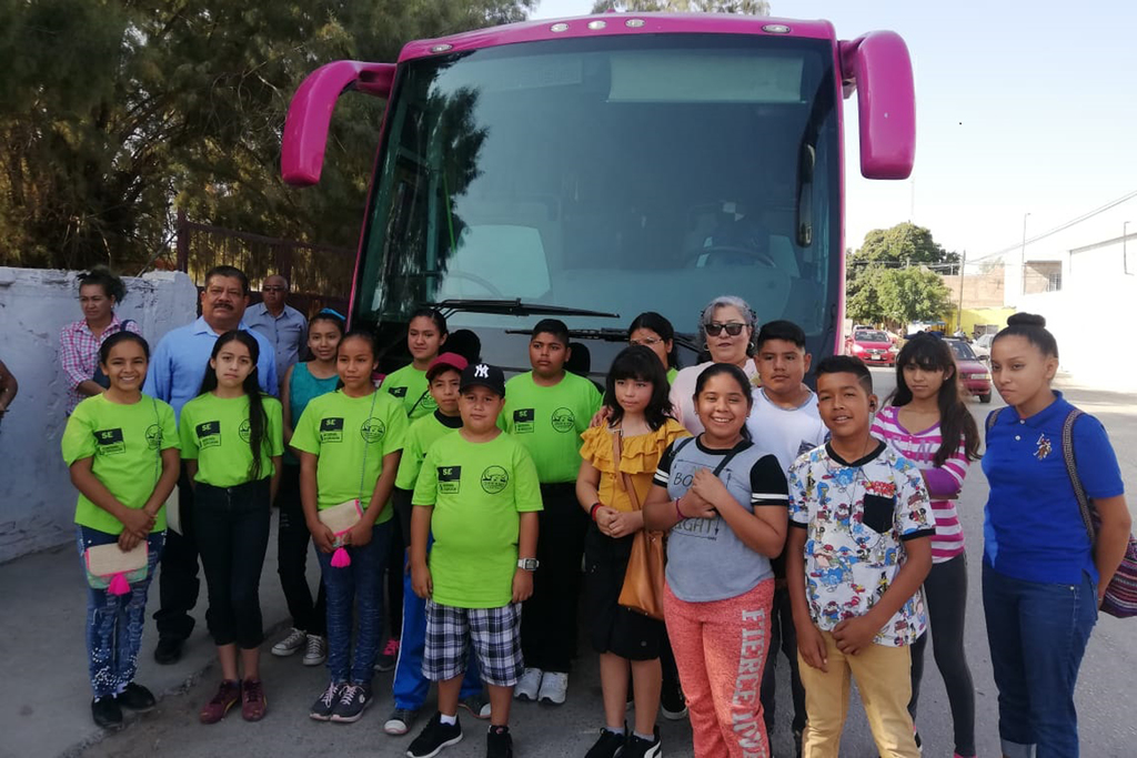 Niños y niñas viajan a Saltillo para concursar en la Olmpiada del
Conocimiento. (CORTESÍA)