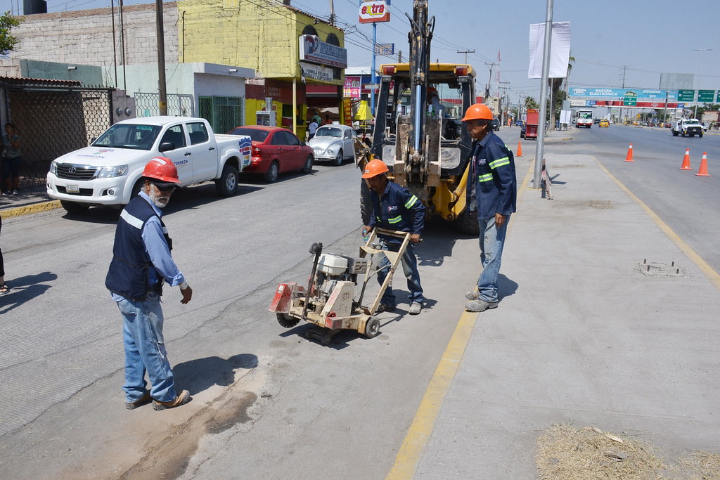 Ayer el Gobierno municipal arrancó con obras en las colonias Valle Oriente y División del Norte. (FERNANDO COMPEÁN)