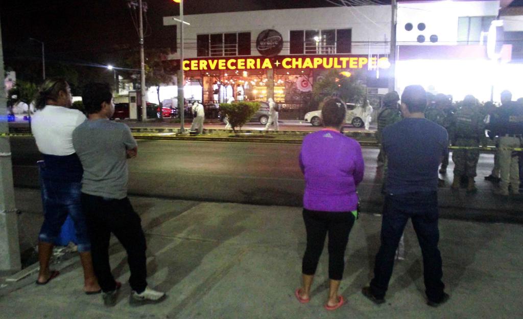 El lunes pasado, alrededor de las 22:00 horas, se registró el ataque contra los clientes y empleados de una Cervecería ubicada sobre la avenida Constituyentes a la altura de la calle 95 de la colonia Ejidal en el Municipio de Solidaridad. (ARCHIVO)
