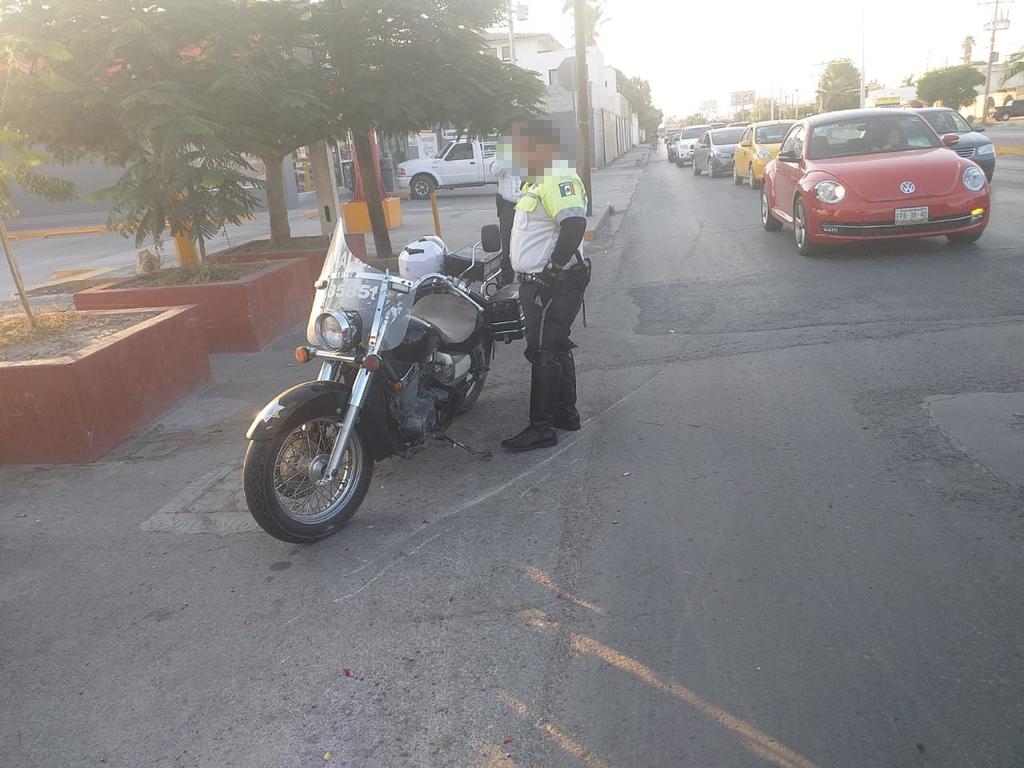 Taxista y agente vial protagonizan accidente en Torreón